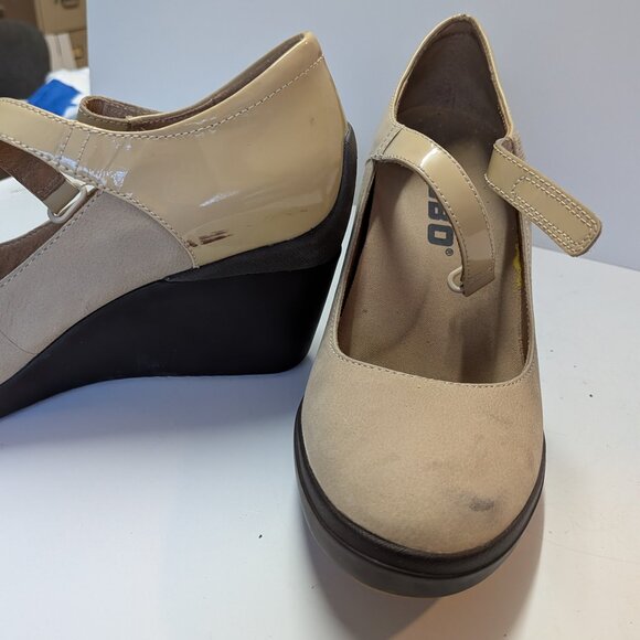 TSUBO Ladies Shoes-Wedge/Heels-Closed Toe-Tan Ultrasuede/Patent leather-Size 7.5 - Picture 6 of 6